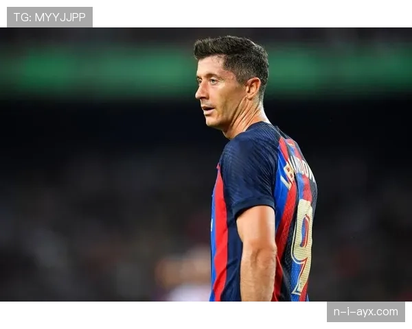 莱万多夫斯基防守贡献数据亮眼,全能表现持续进阶