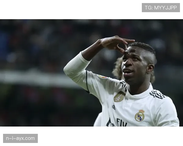 高位压迫与反击转换：维尼修斯的全面能力